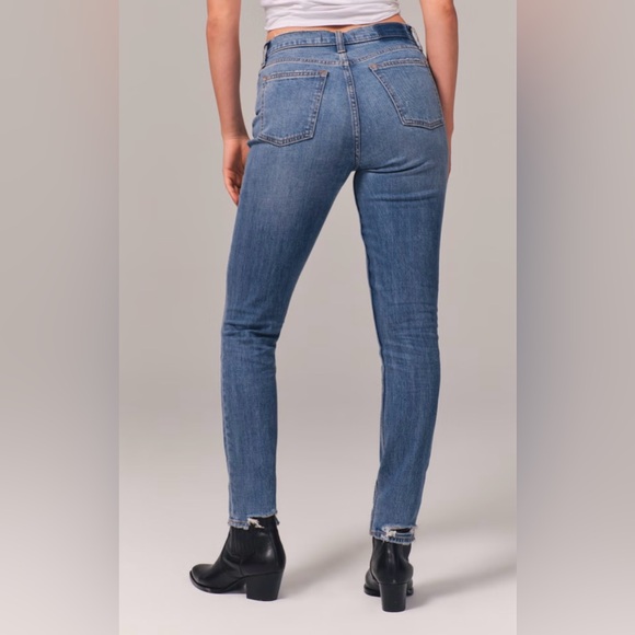 Abercrombie & Fitch Denim - Abercrombie &‎ Fitch High Rise Skinny Raw hem jeans. Women size 27/4